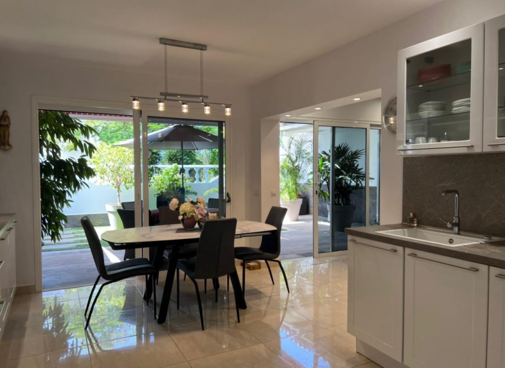 099AABE0-4CEA-4C30-B5AA-FA23FDE305C2