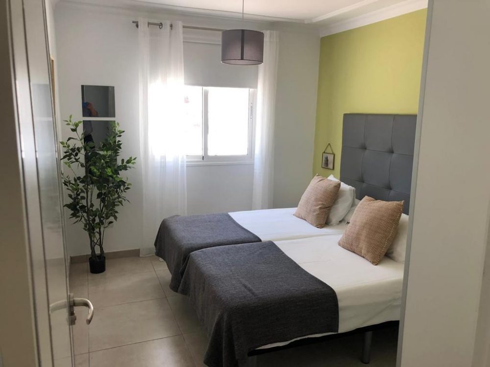 2EF4F4C0-F7A7-4D19-B596-11A81F6180D8