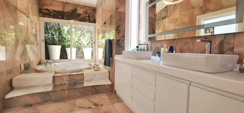 8494ACE3-9FEE-478E-9128-752D48B7B1AE