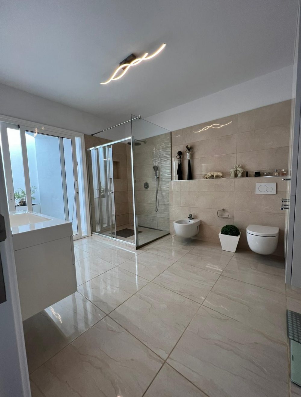 B7A49851-C127-4741-9BEB-E04400EDB100