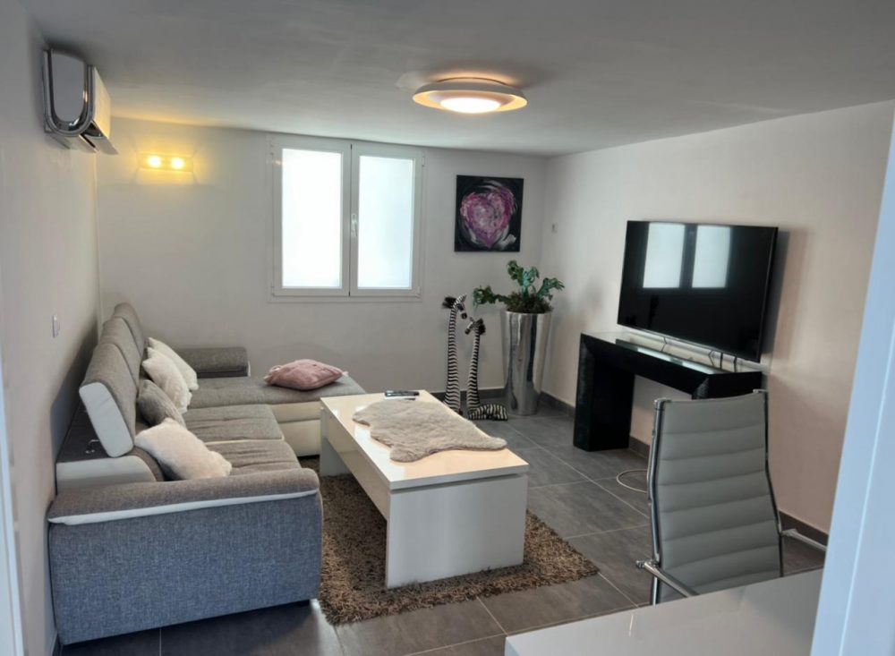 D19ED9E9-363E-4D8B-990F-9C7D7882B647