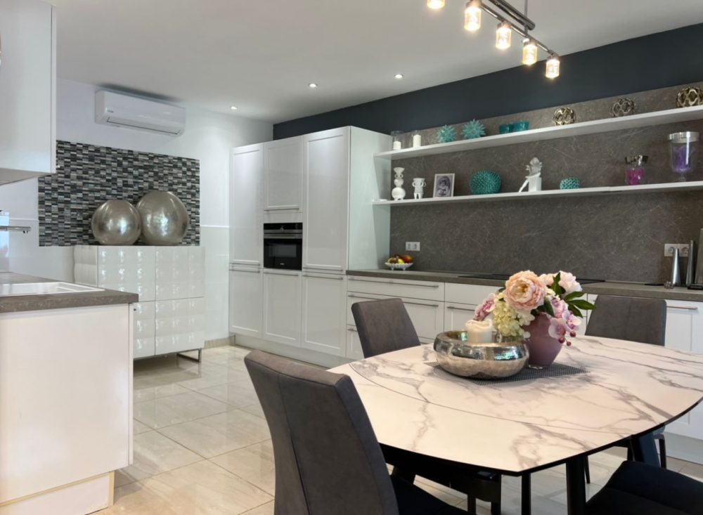 E098B3A8-D47F-444E-95A5-C8D03AE04332