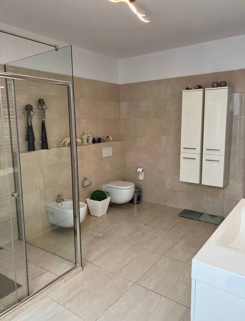 FAB70CC7-2711-494A-AA19-2A025F936DFB