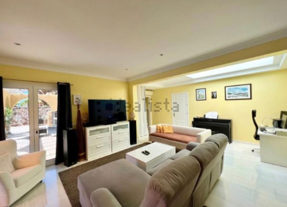 2593d565-d23b-443e-acec-17633d4f6b251